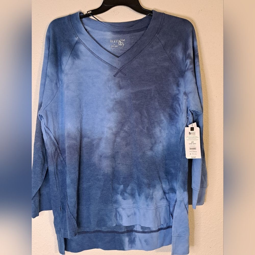 Terra & Sky Blue Tie-Dye V-Neck Sweatshirt